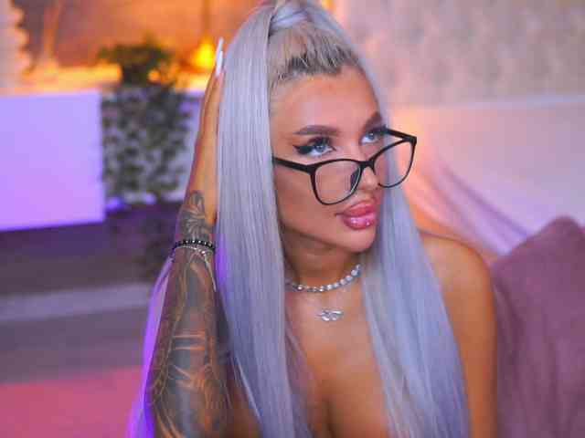 JuicyJessye webcam