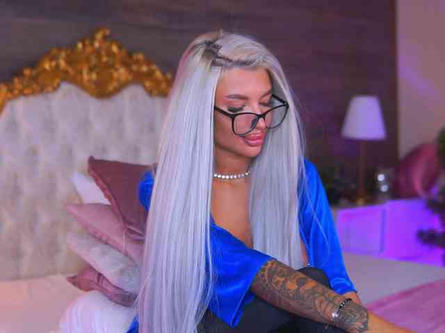 JuicyJessye webcam