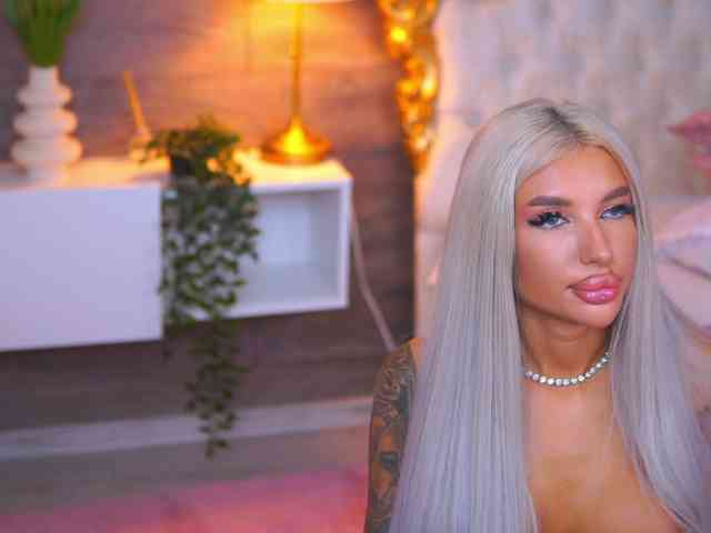 JuicyJessye webcam
