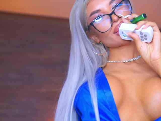 JuicyJessye webcam