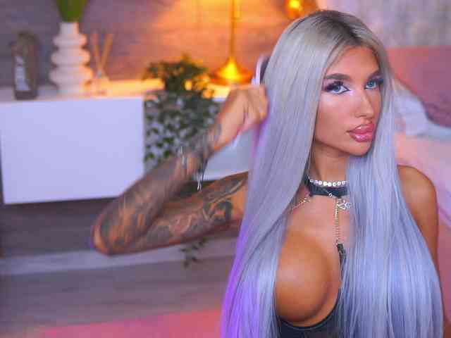 JuicyJessye webcam