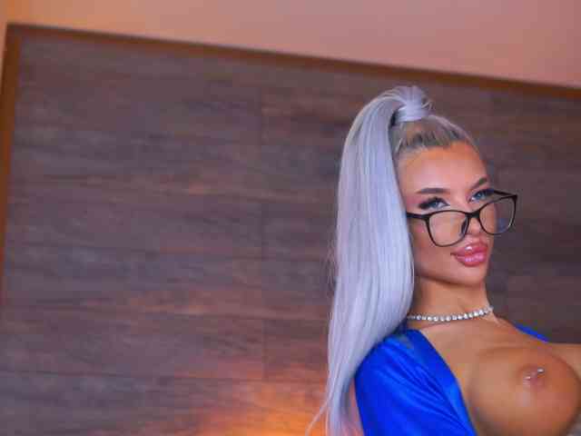 JuicyJessye webcam