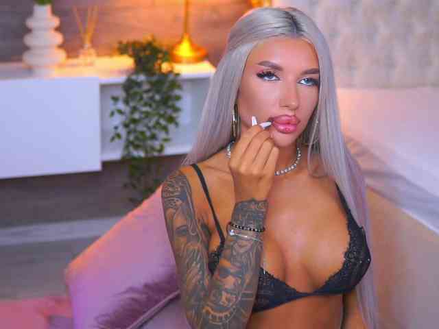 JuicyJessye webcam