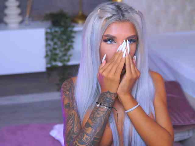 JuicyJessye webcam