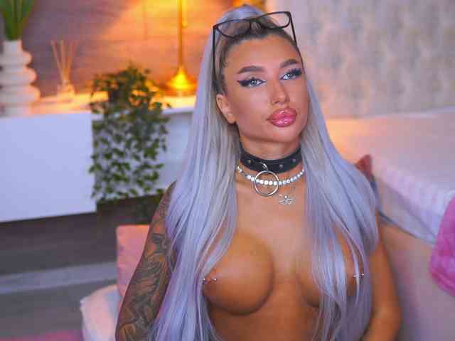 JuicyJessye webcam