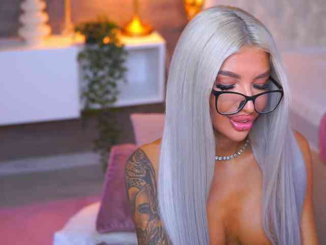 JuicyJessye webcam