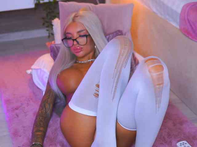 JuicyJessye webcam
