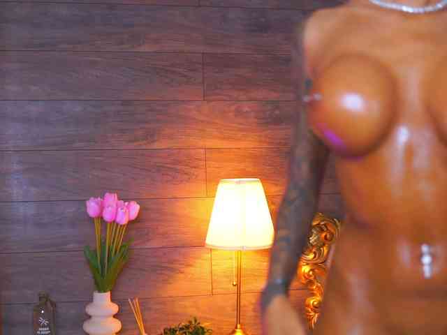 JuicyJessye webcam