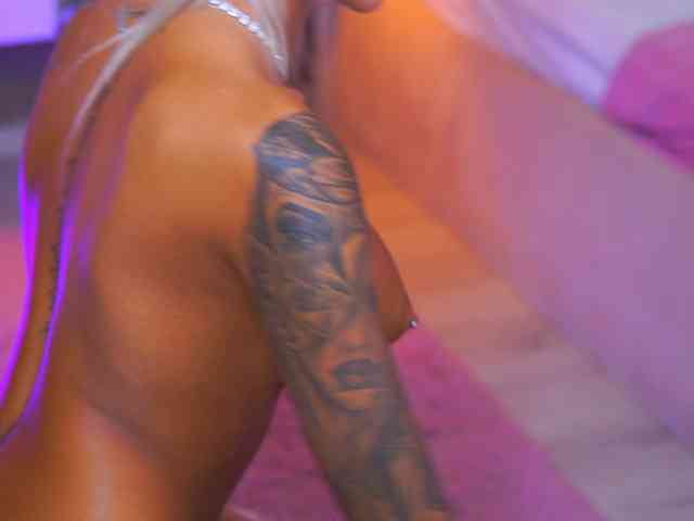 JuicyJessye webcam