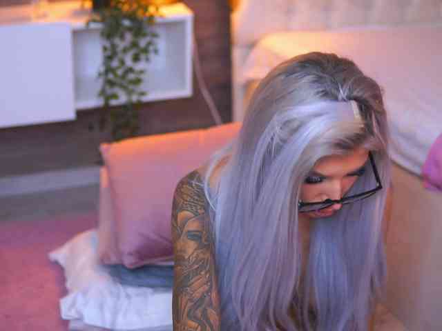 JuicyJessye webcam