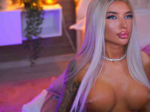 JuicyJessye webcam