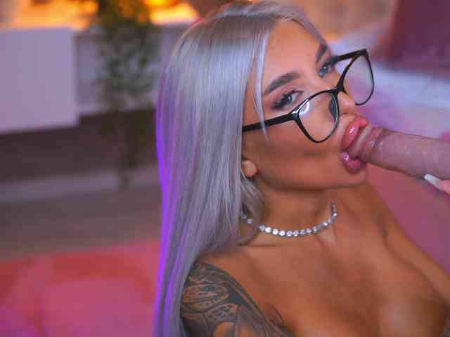 JuicyJessye webcam