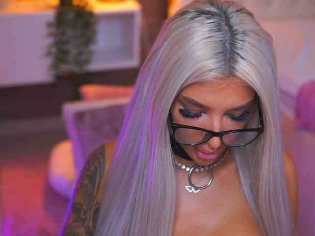 JuicyJessye webcam