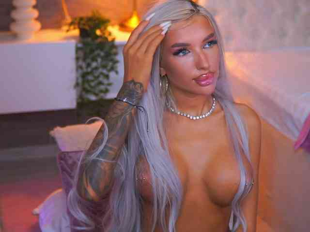 JuicyJessye webcam