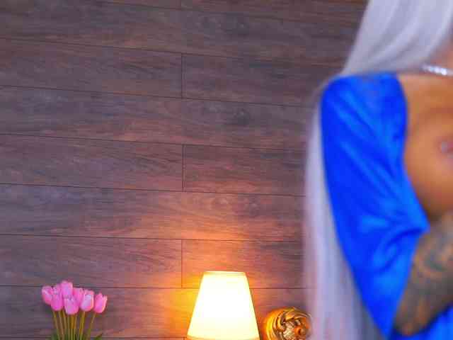 JuicyJessye webcam