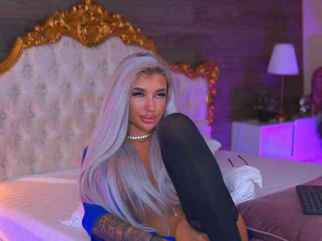 JuicyJessye webcam