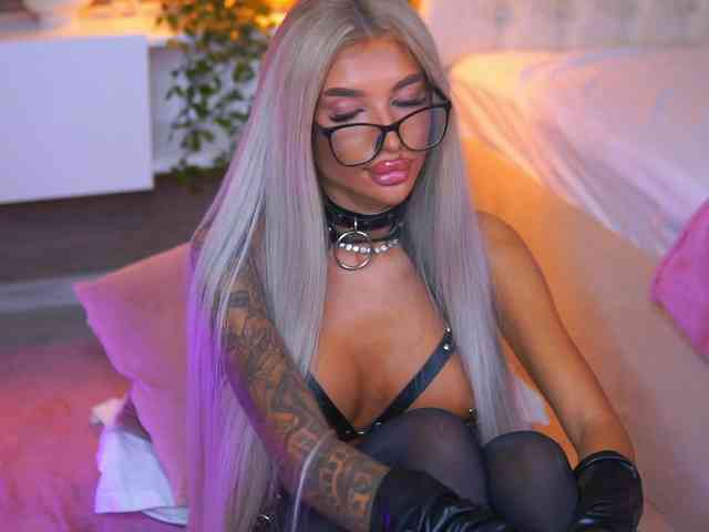 JuicyJessye webcam