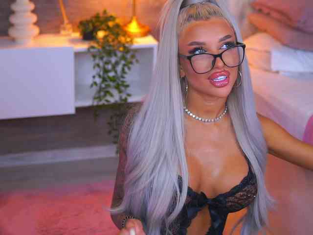 JuicyJessye webcam