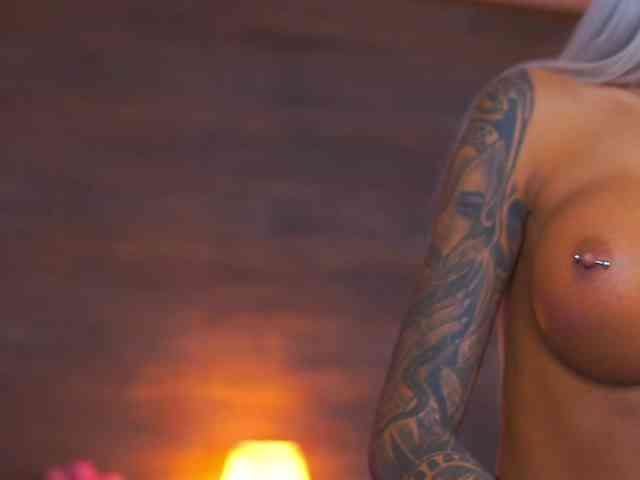 JuicyJessye webcam
