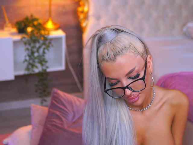 JuicyJessye webcam