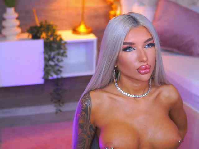 JuicyJessye webcam
