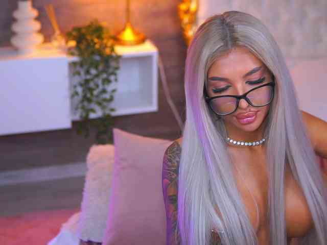 JuicyJessye webcam