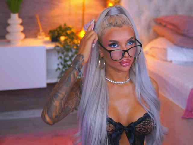 JuicyJessye webcam
