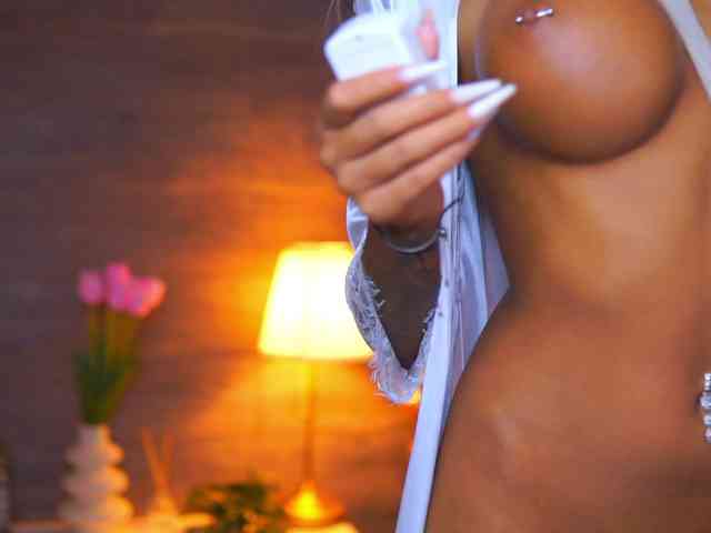 JuicyJessye webcam