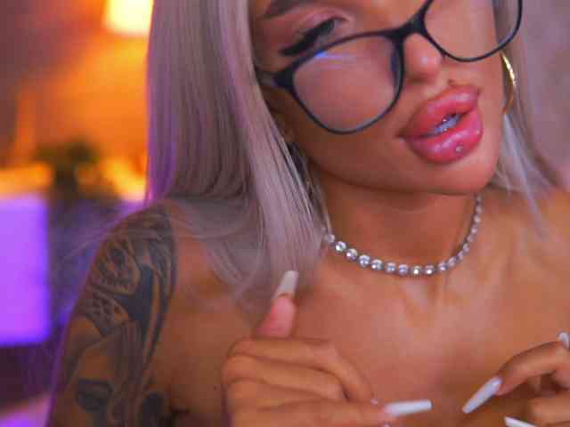 JuicyJessye webcam