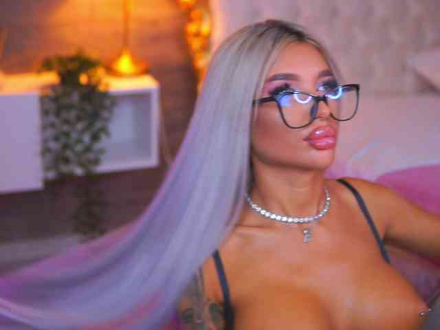 JuicyJessye webcam