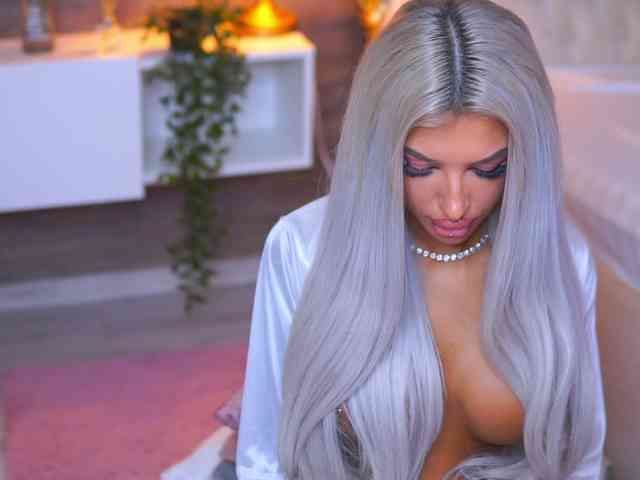 JuicyJessye webcam