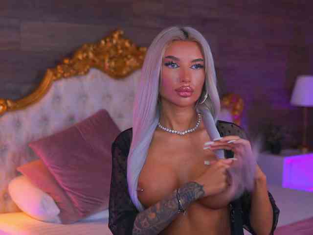 JuicyJessye webcam