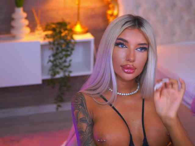 JuicyJessye webcam