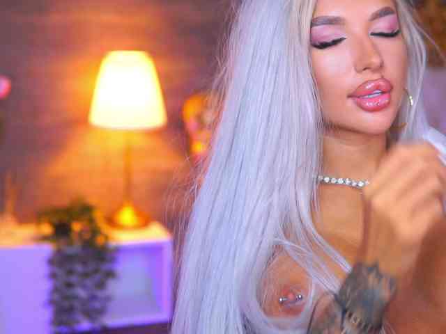 JuicyJessye - Girl 
