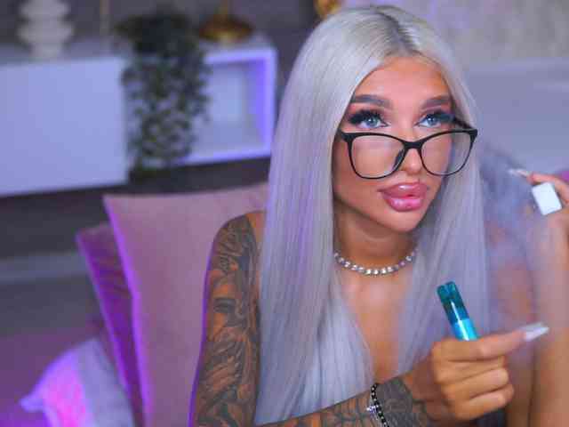 JuicyJessye webcam