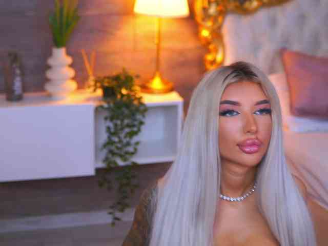 JuicyJessye webcam