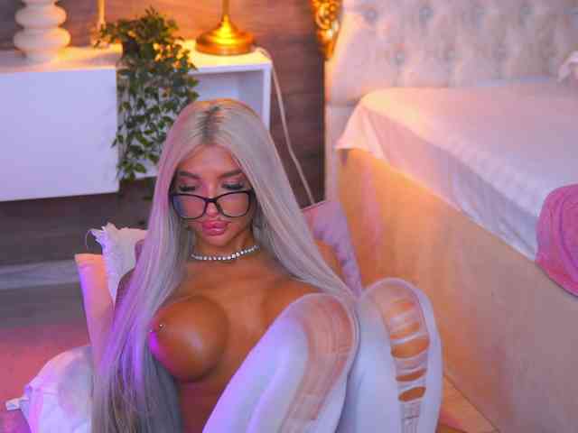 JuicyJessye webcam