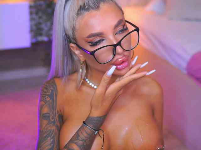 JuicyJessye webcam