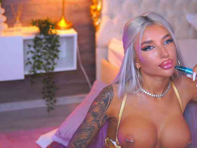 JuicyJessye webcam