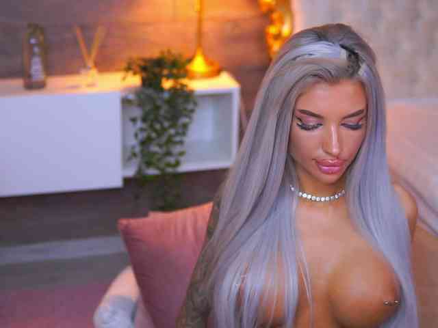Model: JuicyJessye
