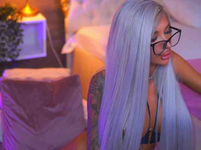 JuicyJessye webcam