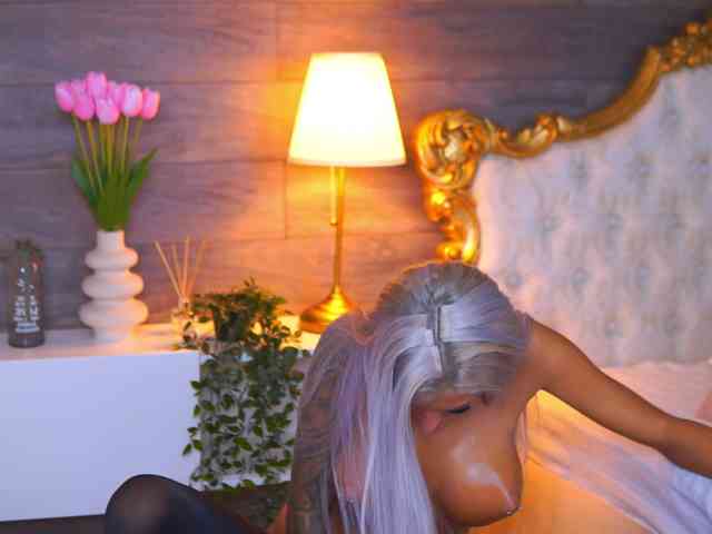 JuicyJessye webcam