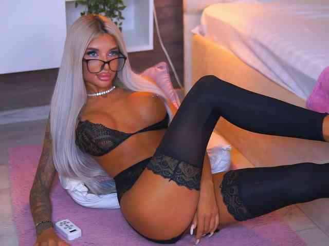 JuicyJessye webcam