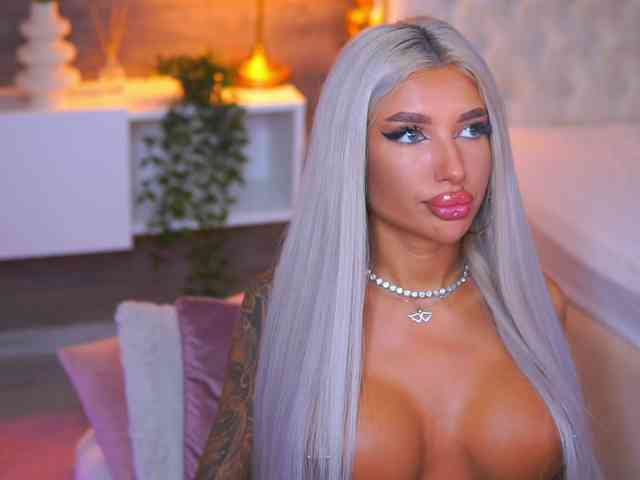 JuicyJessye webcam