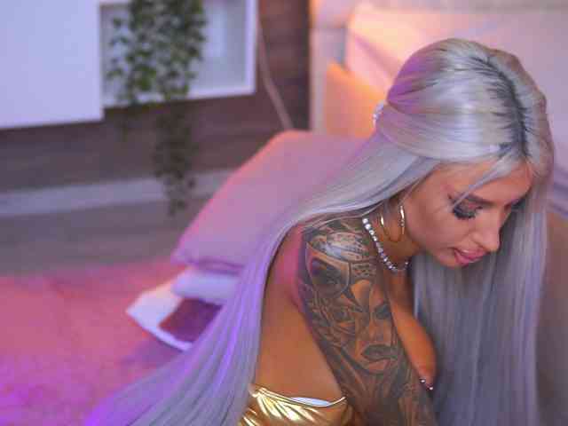 JuicyJessye webcam