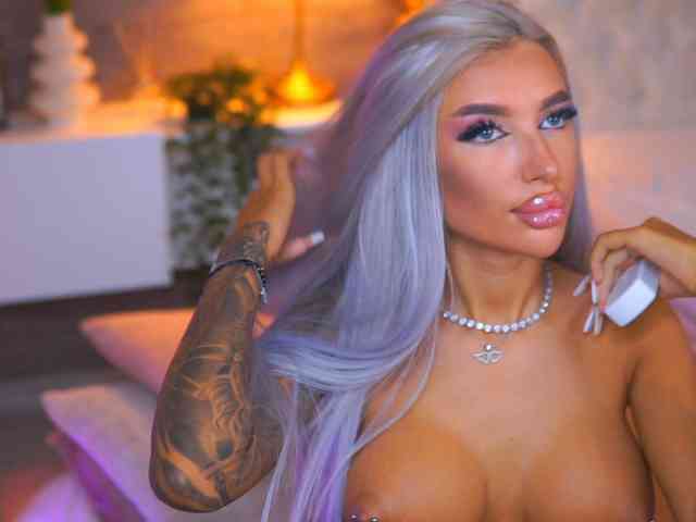 JuicyJessye webcam