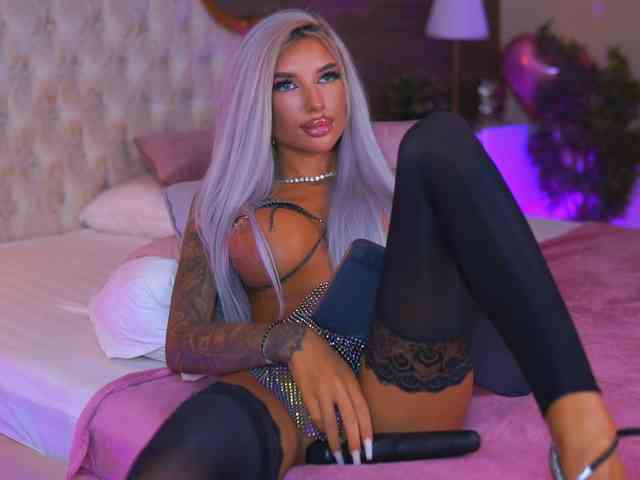 JuicyJessye webcam