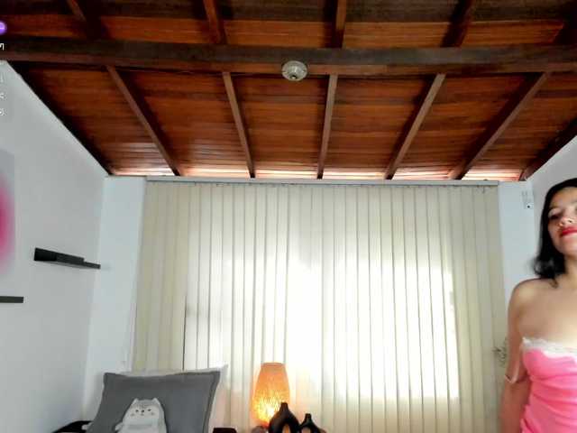 Chat with Min-Yuna live cam