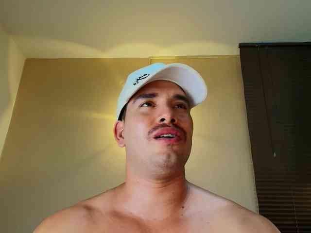 TommyJohn Sex Cam Show