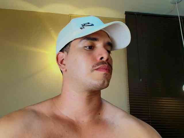 TommyJohn Sex Cam Show